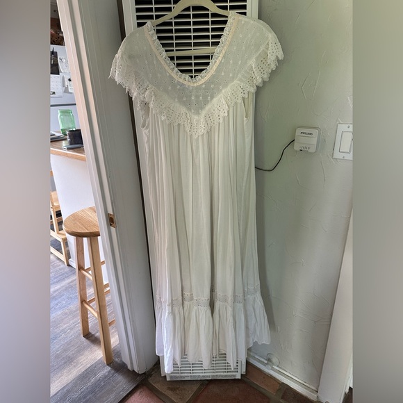Vintage Cotton White Lace Nightgown - Picture 6 of 8